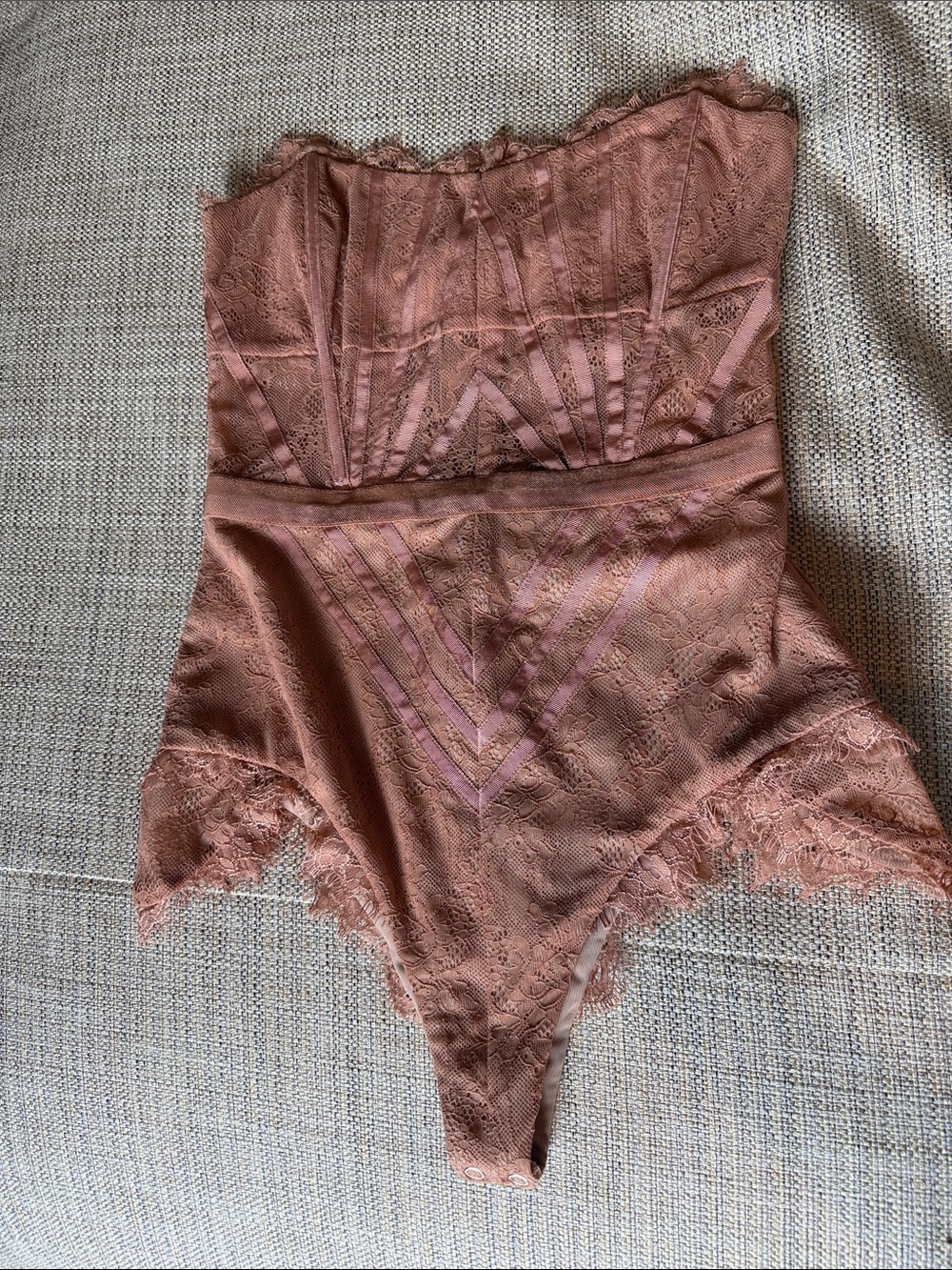 NBD Strapless Lace Bodysuit in Dusty Mauve